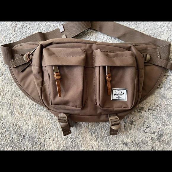 Herschel Supply Company Other - Herschel Waist Bag Crossbody Messenger Fanny Pack Eighteen